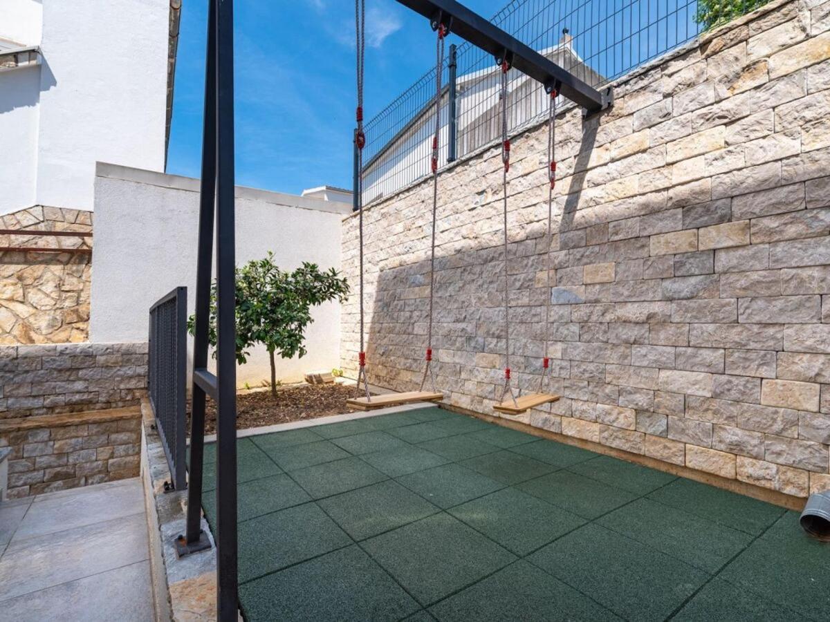 Modern Futura With Pool Maslenica